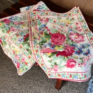 Tablecloth (52x52), matching napkins, 4 placemats mat